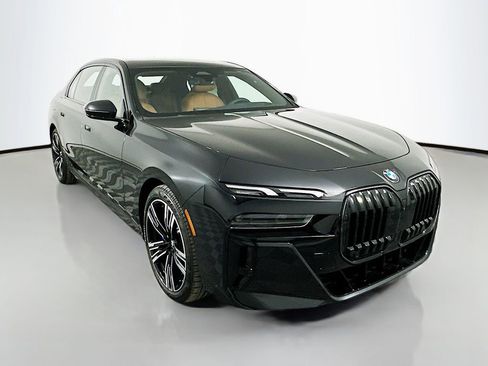 Used 2025 BMW 740i 740i w/ Premium Package image 3