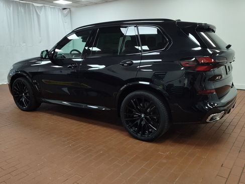 Used 2026 BMW X5 xDrive40i w/ M Sport Package AWD/4WD image 3