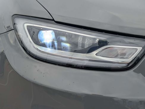 Used 2025 Chrysler Pacifica Select FWD image 9