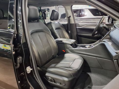 Certified 2021 Jeep Grand Cherokee L Limited w/ Luxury Tech Group II AWD/4WD image 23