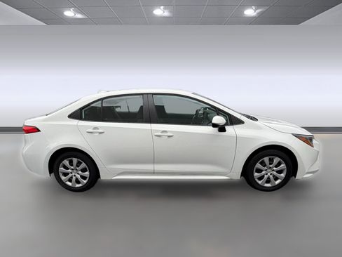 Used 2022 Toyota Corolla LE image 8