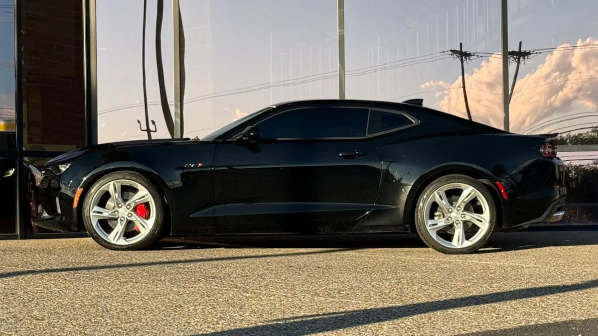 Used 2021 Chevrolet Camaro LT w/ RS Package RWD image 5