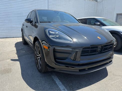Used 2023 Porsche Macan AWD/4WD image 2