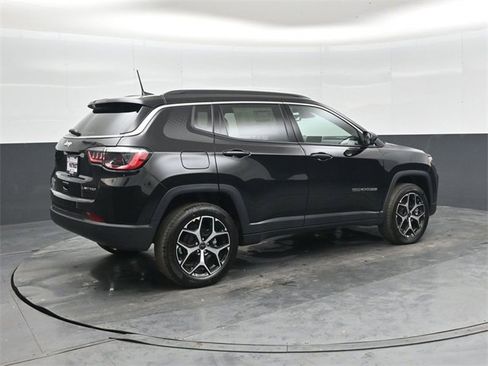 New 2026 Jeep Compass Limited w/ Mopar Graphics Package image 4