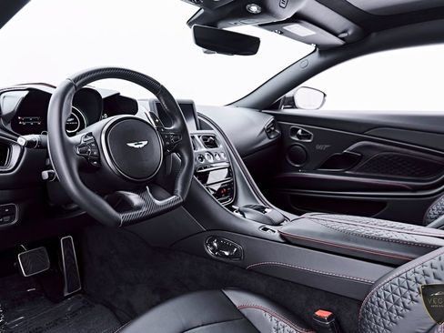 Used 2021 Aston Martin DBS Superleggera RWD image 2