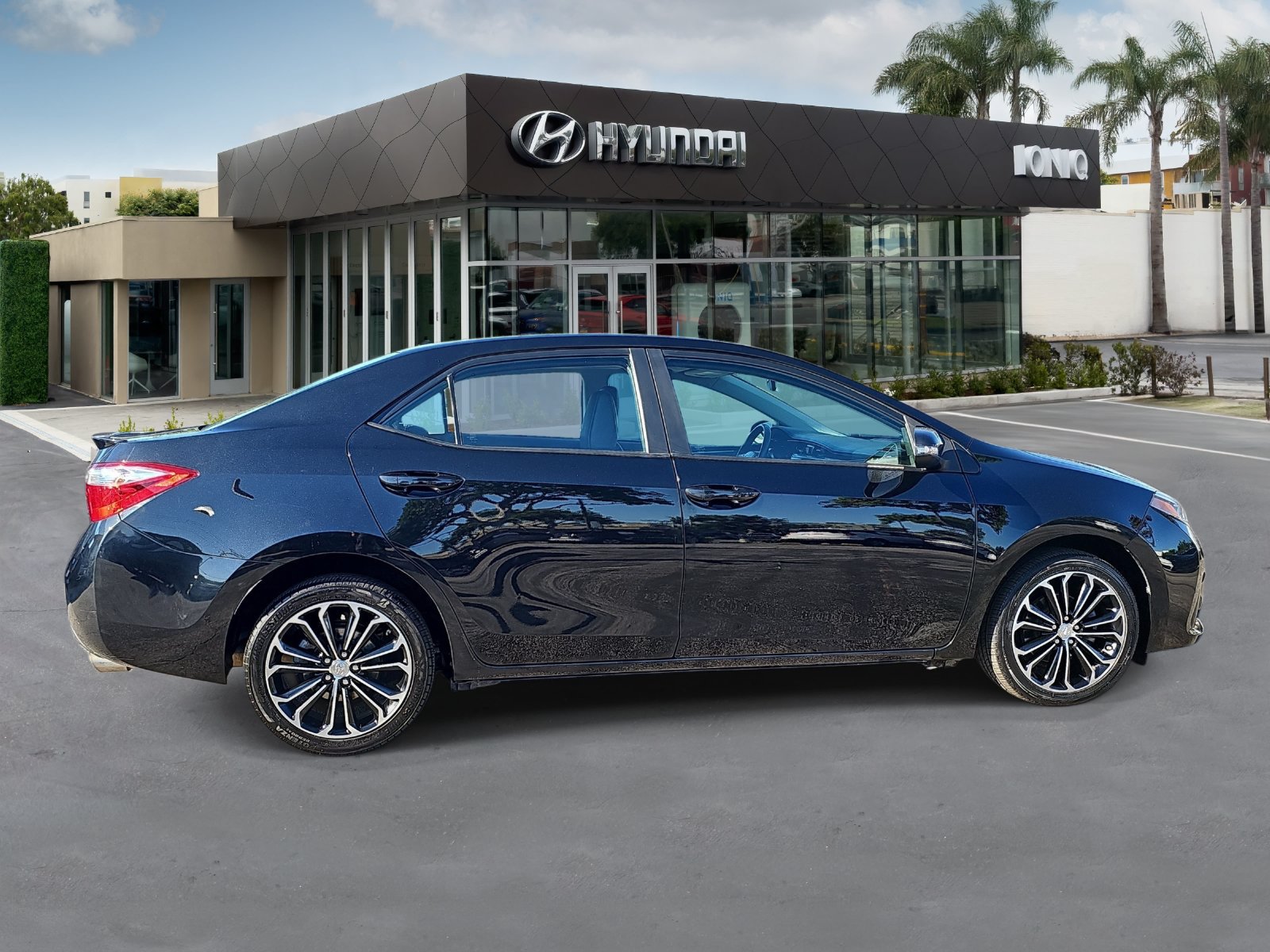 Used 2014 Toyota Corolla S Premium w/ Driver Convenience Package FWD image 2