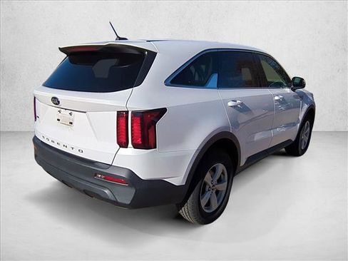 Used 2021 Kia Sorento LX image 5