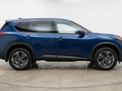 Used 2025 Nissan Rogue SV image 11