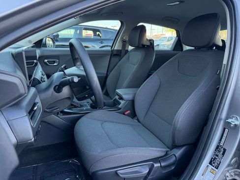 Used 2025 Kia K4 FWD image 35