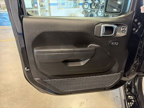 Used 2026 Jeep Wrangler Unlimited Rubicon AWD/4WD image 24