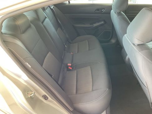 Used 2024 Nissan Altima 2.5 SV AWD/4WD image 19