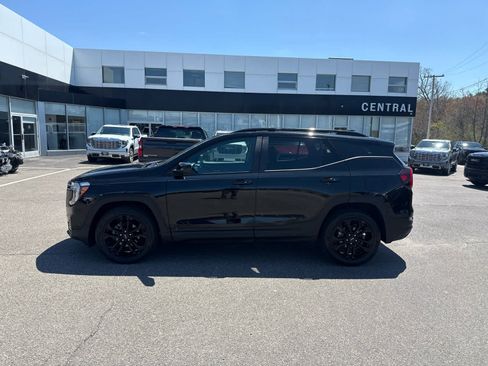 Used 2022 GMC Terrain SLE w/ Driver Convenience Package AWD/4WD image 2