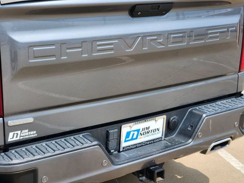 Used 2021 Chevrolet Silverado 1500 High Country w/ Technology Package RWD image 11