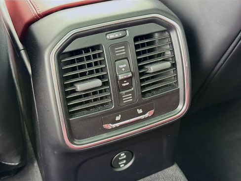 Certified 2025 Porsche Macan image 29