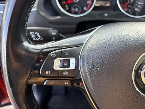 Used 2019 Volkswagen Tiguan SE image 14