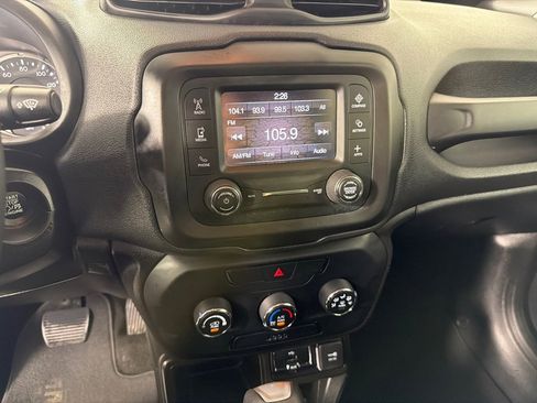 Used 2019 Jeep Renegade Sport w/ Sport Appearance Group image 16