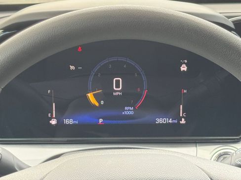 Used 2025 Chevrolet Trax LT FWD image 40