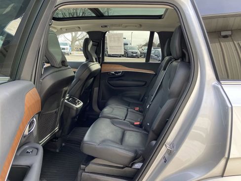 Used 2022 Volvo XC90 T6 Momentum w/ Advanced Package image 24