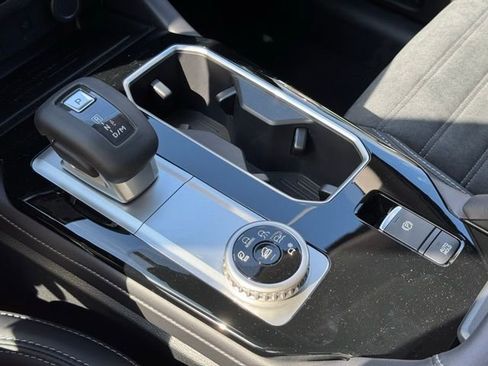 New 2025 Mitsubishi Outlander SE image 30