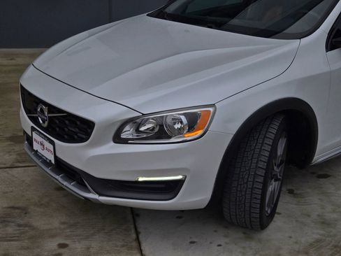 Used 2016 Volvo V60 T5 Cross Country w/ Convenience Package image 38