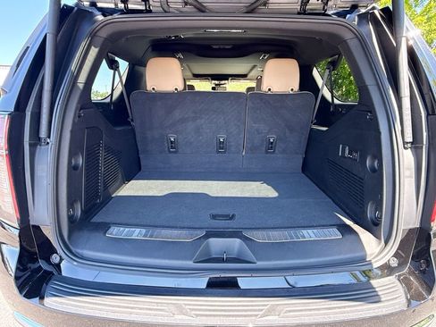Used 2023 Chevrolet Suburban Premier AWD/4WD image 32