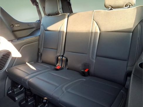 Used 2023 GMC Yukon SLT AWD/4WD image 13