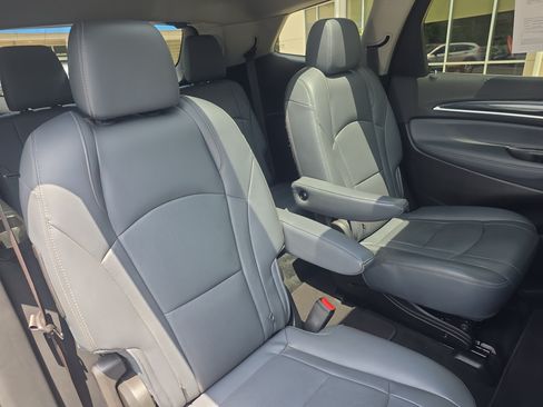 Used 2021 Buick Enclave Essence w/ Sound and Sites Package AWD/4WD image 14