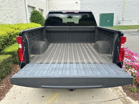 Used 2020 Chevrolet Silverado 1500 Custom w/ Custom Value Package AWD/4WD image 32