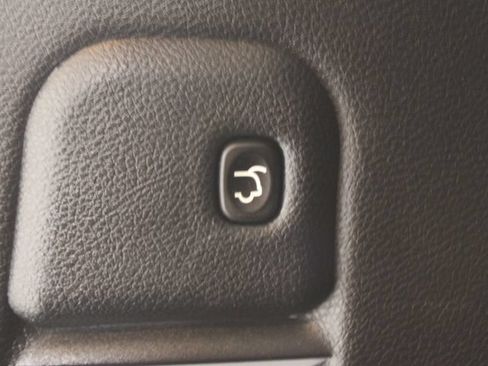 Used 2019 Jeep Grand Cherokee Altitude AWD/4WD image 16