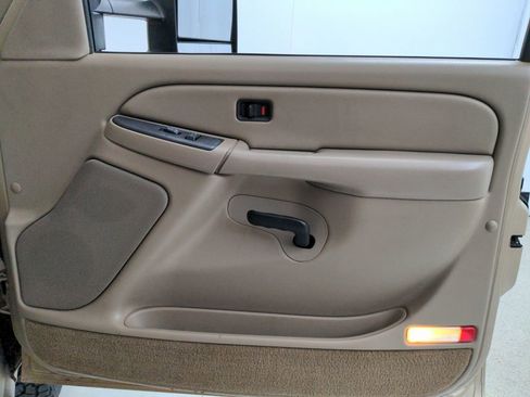 Used 2004 Chevrolet Silverado 2500 LS AWD/4WD image 23