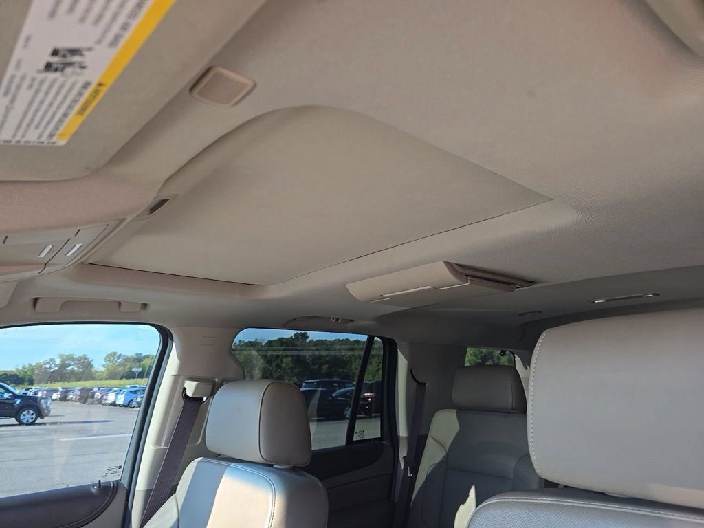 Used 2018 GMC Yukon SLT w/ Premium Edition AWD/4WD image 9