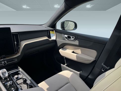 Certified 2026 Volvo XC60 B5 Core image 25