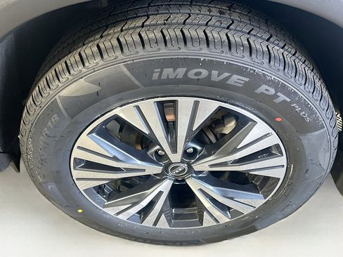 Used 2023 Nissan Rogue SV AWD/4WD image 11