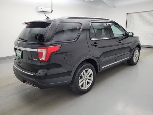 Used 2018 Ford Explorer XLT w/ Equipment Group 202A AWD/4WD image 10