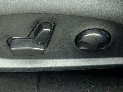 Used 2025 Jeep Compass Limited image 21