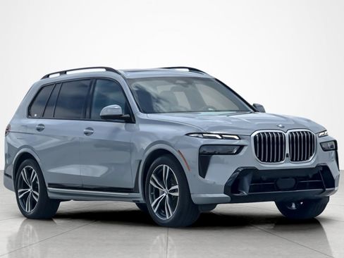 Used 2023 BMW X7 xDrive40i w/ M Sport Package AWD/4WD image 7