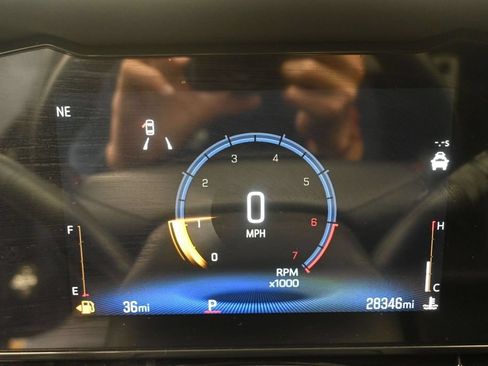 Used 2025 Chevrolet Trax RS w/ Sunroof Package FWD image 13