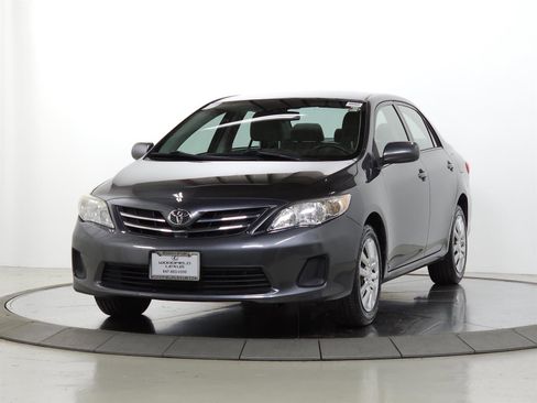 Used 2013 Toyota Corolla LE FWD image 3