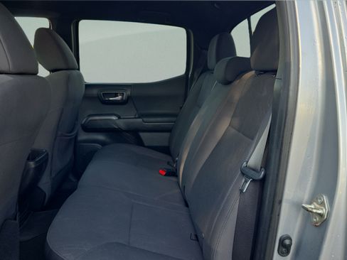 Used 2019 Toyota Tacoma 4x4 Double Cab image 10