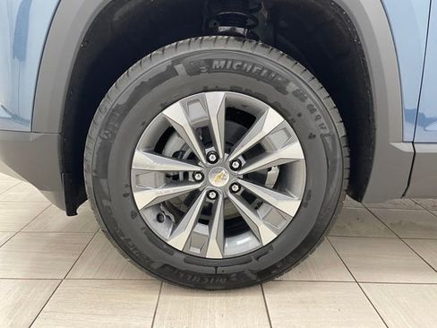 New 2026 Chevrolet Equinox LT w/ Convenience Package II AWD/4WD image 7