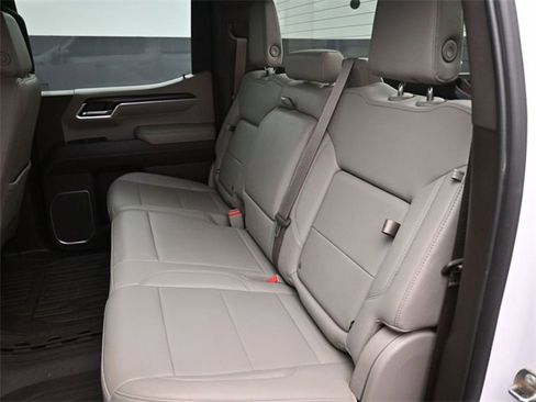 Used 2023 GMC Sierra 1500 SLT image 18