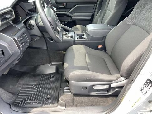 Used 2025 Toyota 4Runner SR5 AWD/4WD image 19