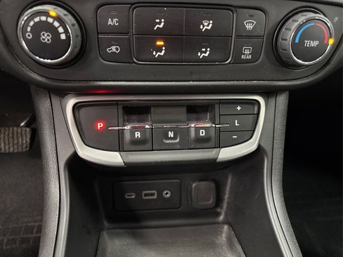 Used 2023 GMC Terrain SLE image 30