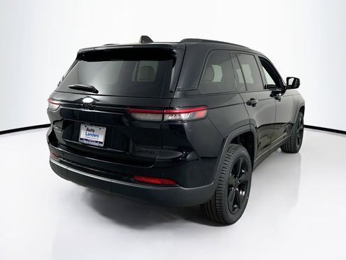 Used 2023 Jeep Grand Cherokee Limited w/ Black Appearance Package image 5