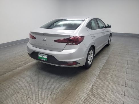 Used 2019 Hyundai Elantra SE w/ Cargo Package FWD image 9