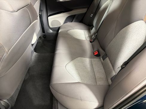 Used 2019 Toyota Camry FWD image 18