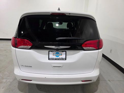 Used 2024 Chrysler Voyager LX image 27