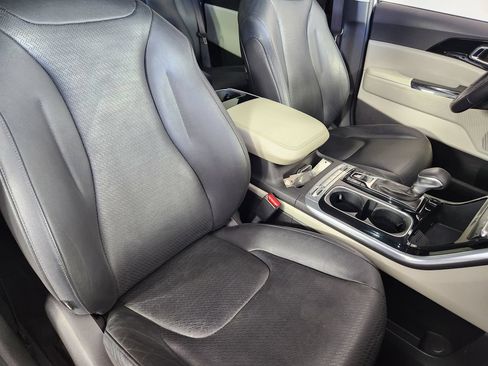 Used 2023 Kia Carnival SX Prestige FWD image 11