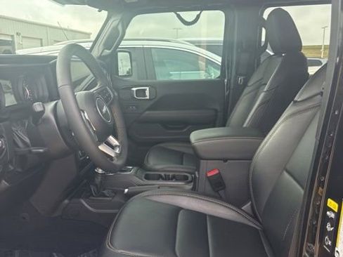 Used 2024 Jeep Wrangler Unlimited Sahara w/ Safety Group image 9