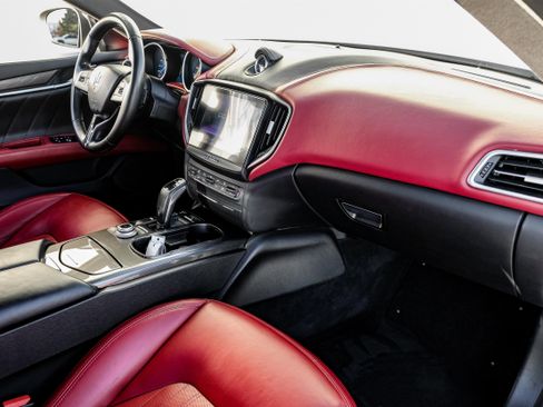 Used 2019 Maserati Ghibli S image 12